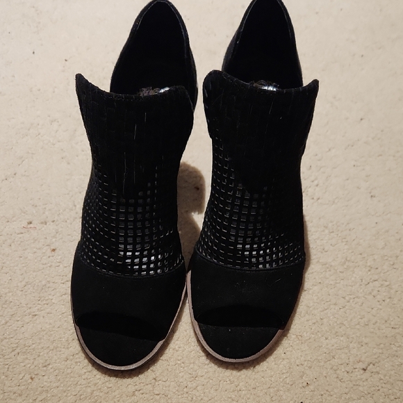 Vince Camuto Black and Brown Mules with Chunky Heel - Picture 2 of 5